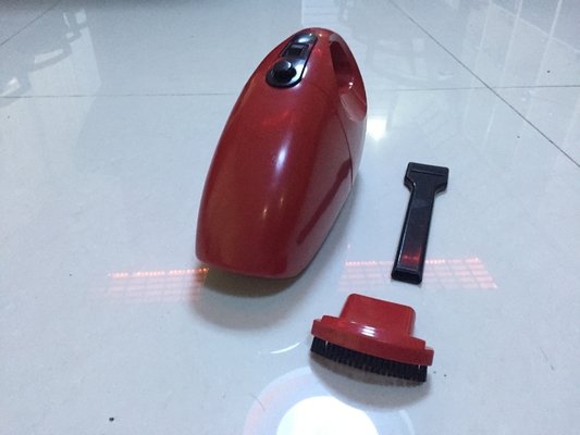 照る小さい掃除機、黒およびデッカーの手持ち型の掃除機