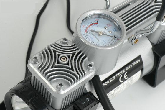12v 180w 150psiライトが付いている携帯用車の空気Conpressorの金属のタイヤ ポンプ